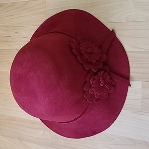NWOT Ladies 100% Wool Hat Burgundy Red Felt with Felt Flowers